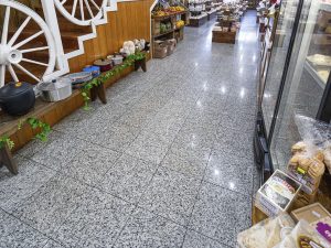 obra realizada em ambiente comercial em bom principio com granito branco Fortaleza