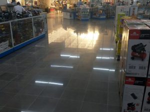 obra realizada pela bsaltear em ambiente comercial com uso de basalto para o piso